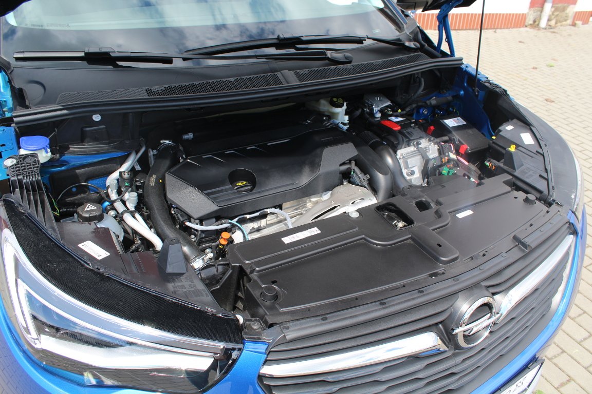 REPREcar s.r.o. | Fotografie vozu Opel Grandland X Plug In Hybrid4 (221kW / 300k)